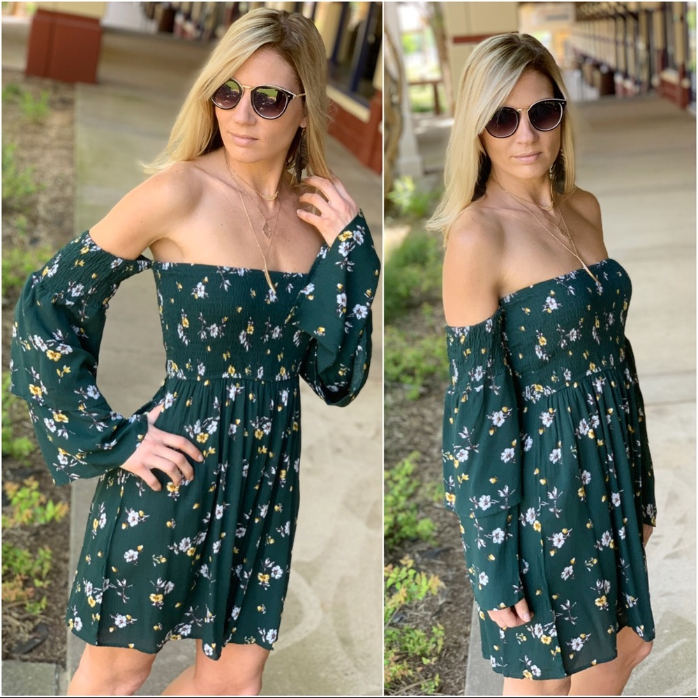 ✨LAST ONE ✨Hunter green floral off shoulder dress - Picture 2 of 5